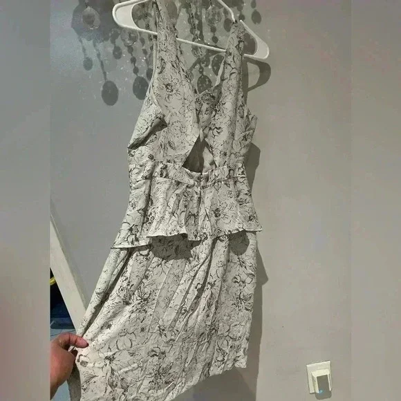 Kut From The Kloth Floral Ruffle Dress. NWT - Picture 5 of 6